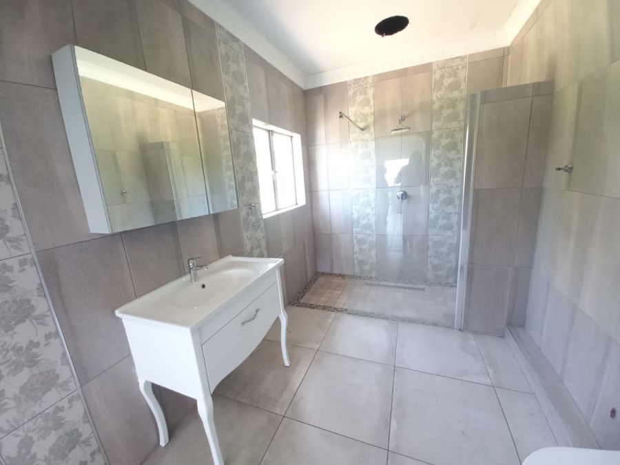 To Let 5 Bedroom Property for Rent in Umhlanga KwaZulu-Natal