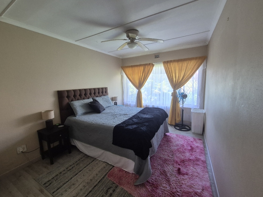 To Let 3 Bedroom Property for Rent in Manaba Beach KwaZulu-Natal