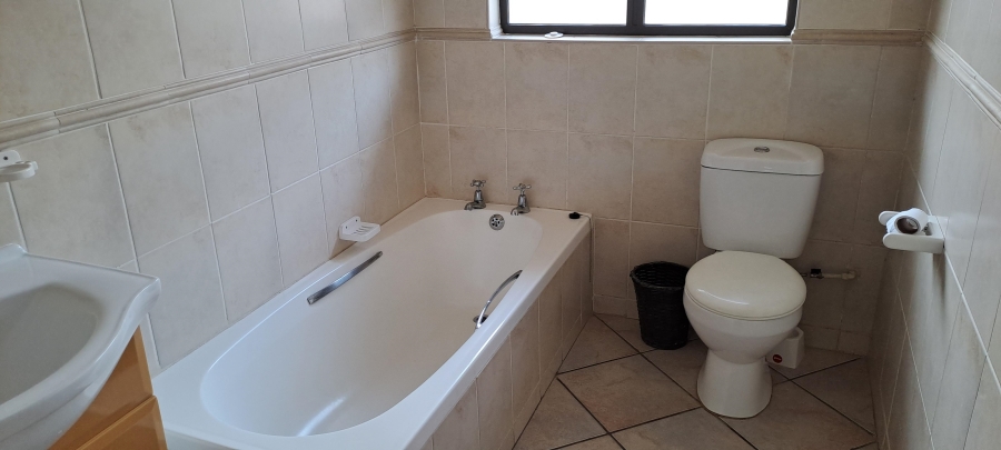 2 Bedroom Property for Sale in Uvongo KwaZulu-Natal