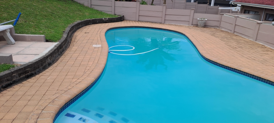 2 Bedroom Property for Sale in Uvongo KwaZulu-Natal