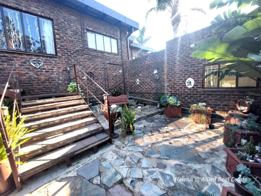 4 Bedroom Property for Sale in Signal Hill KwaZulu-Natal