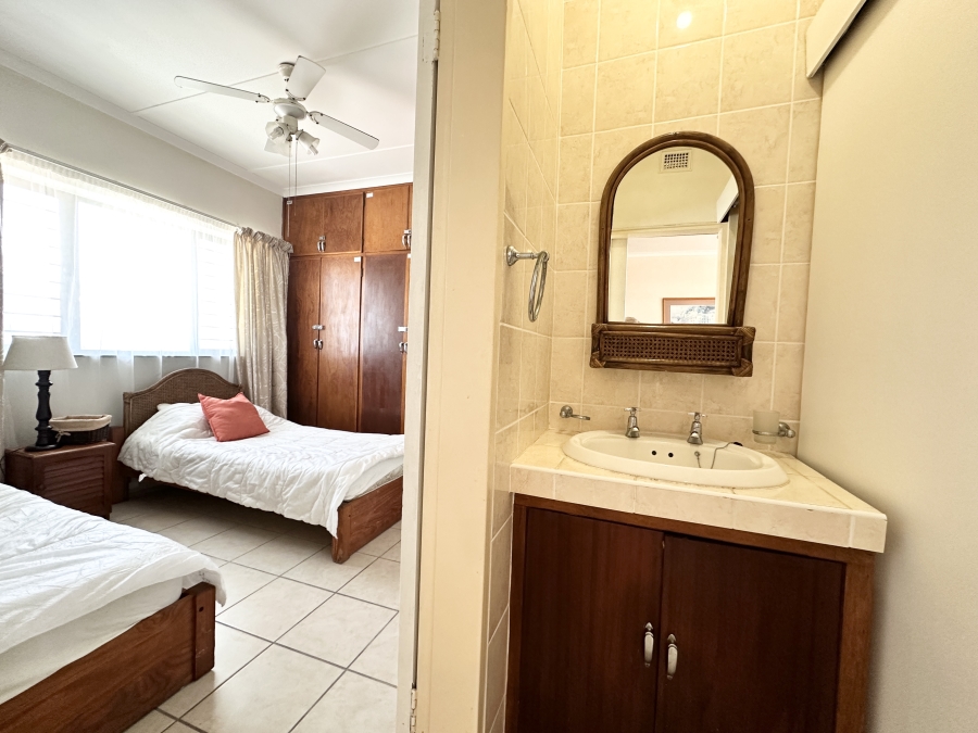 2 Bedroom Property for Sale in Manaba Beach KwaZulu-Natal