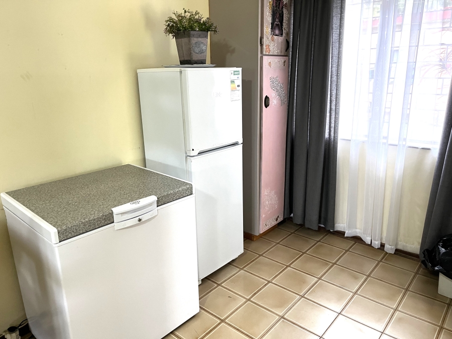 1 Bedroom Property for Sale in Anerley KwaZulu-Natal