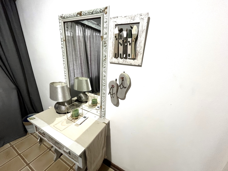 1 Bedroom Property for Sale in Anerley KwaZulu-Natal