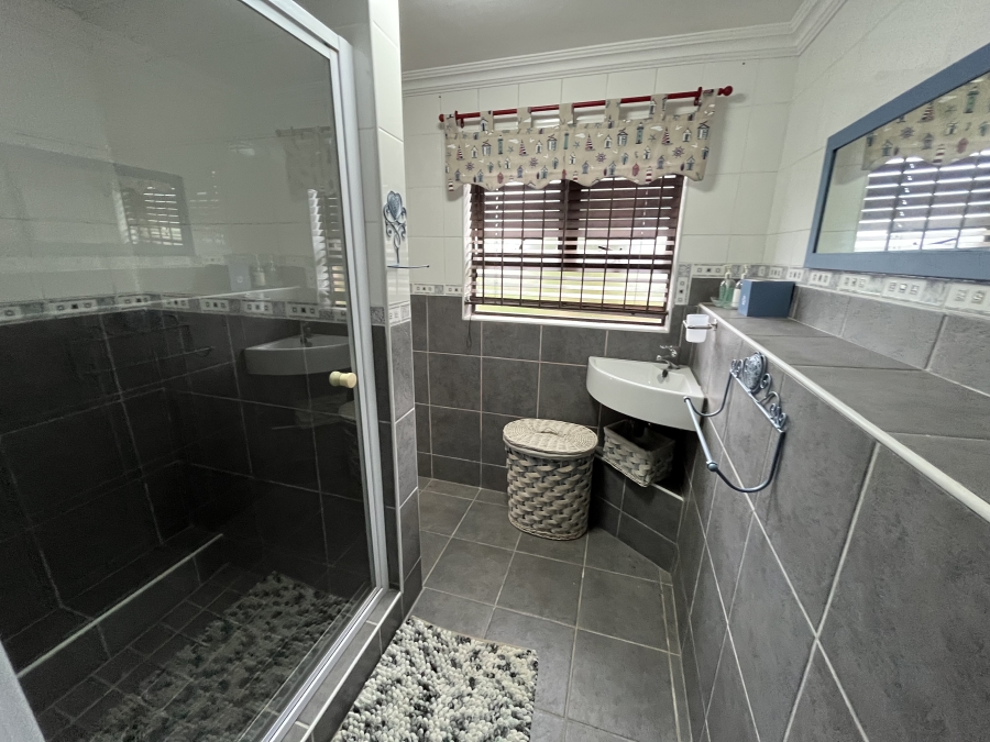 6 Bedroom Property for Sale in Trafalgar KwaZulu-Natal