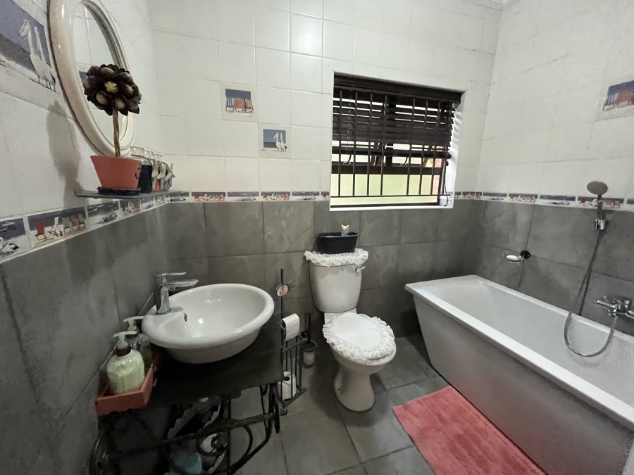 6 Bedroom Property for Sale in Trafalgar KwaZulu-Natal