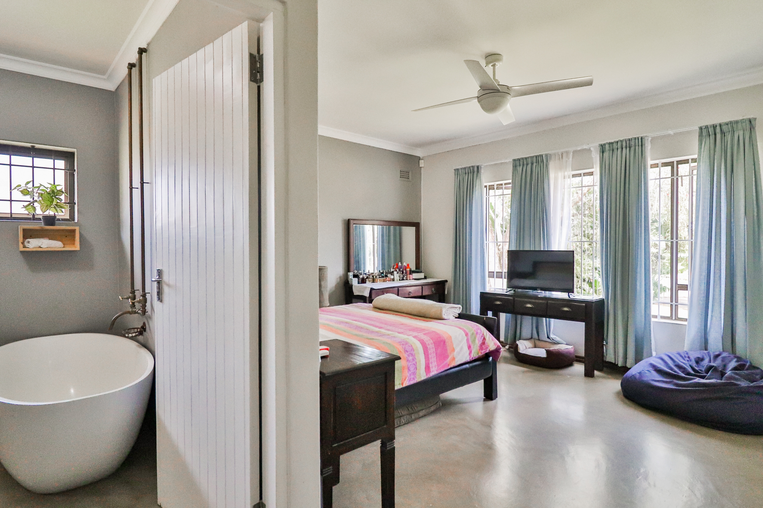 6 Bedroom Property for Sale in Winston Park KwaZulu-Natal
