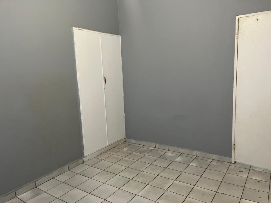 To Let 1 Bedroom Property for Rent in Empangeni Central KwaZulu-Natal