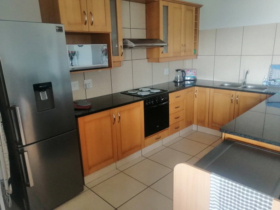 To Let 4 Bedroom Property for Rent in Margate KwaZulu-Natal