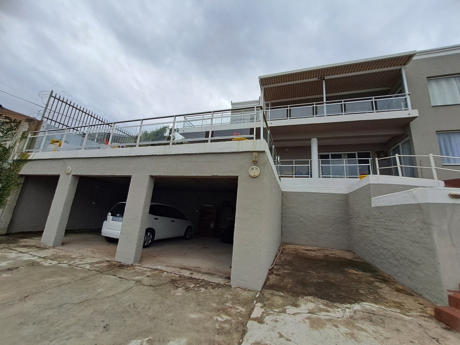 6 Bedroom Property for Sale in Manaba Beach KwaZulu-Natal