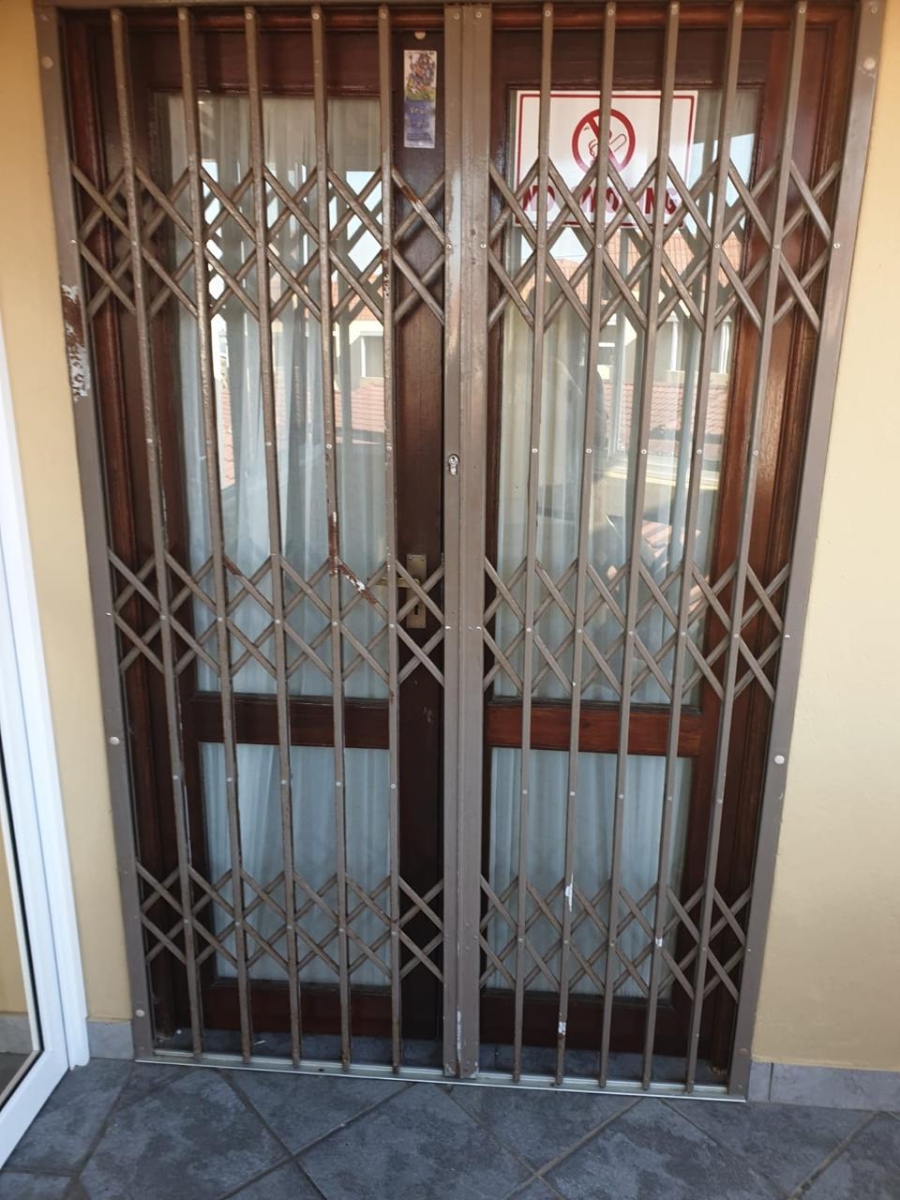 1 Bedroom Property for Sale in Uvongo KwaZulu-Natal