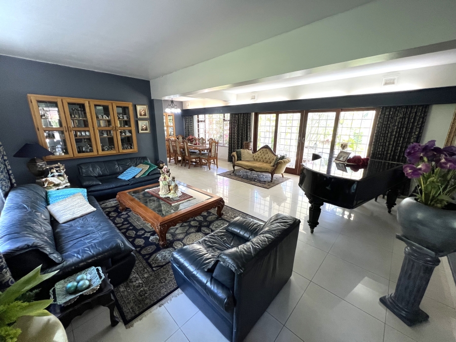 5 Bedroom Property for Sale in Uvongo KwaZulu-Natal