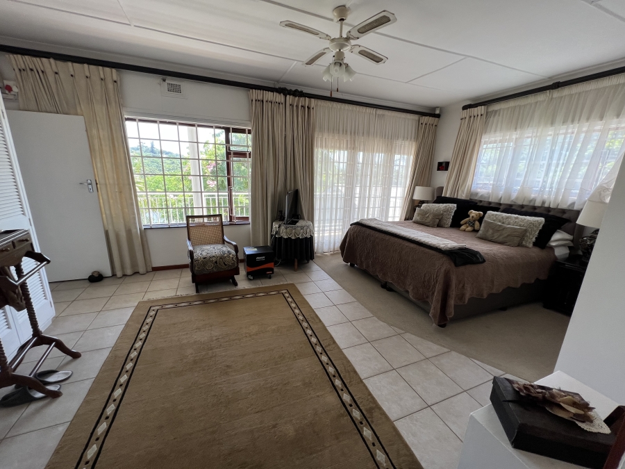 5 Bedroom Property for Sale in Uvongo KwaZulu-Natal