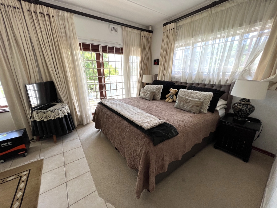 5 Bedroom Property for Sale in Uvongo KwaZulu-Natal