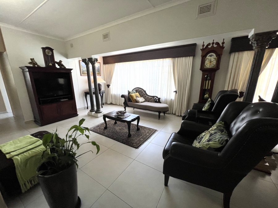 5 Bedroom Property for Sale in Uvongo KwaZulu-Natal