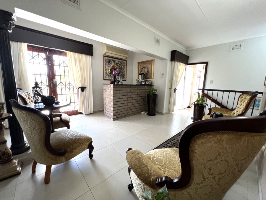 5 Bedroom Property for Sale in Uvongo KwaZulu-Natal