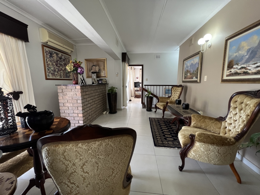 5 Bedroom Property for Sale in Uvongo KwaZulu-Natal