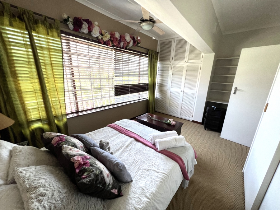 5 Bedroom Property for Sale in Uvongo KwaZulu-Natal