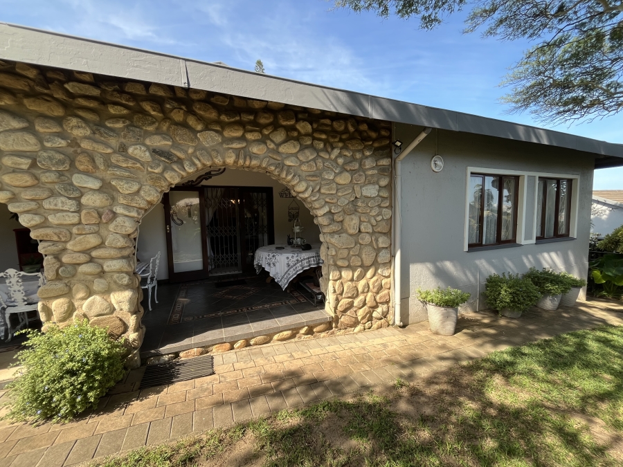 6 Bedroom Property for Sale in Manaba Beach KwaZulu-Natal