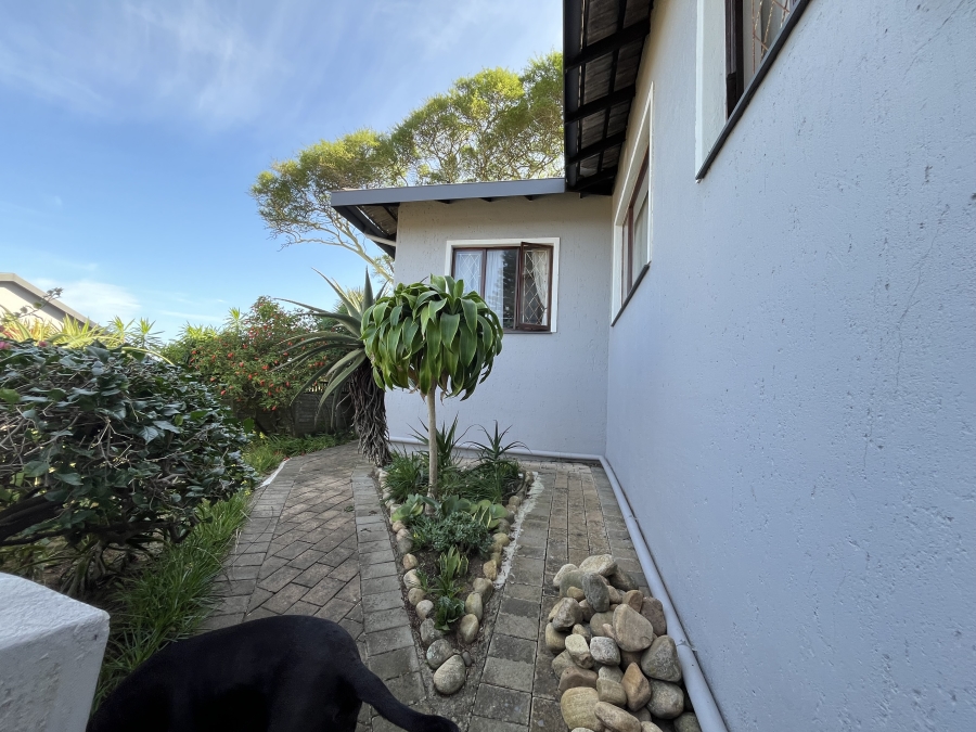 6 Bedroom Property for Sale in Manaba Beach KwaZulu-Natal