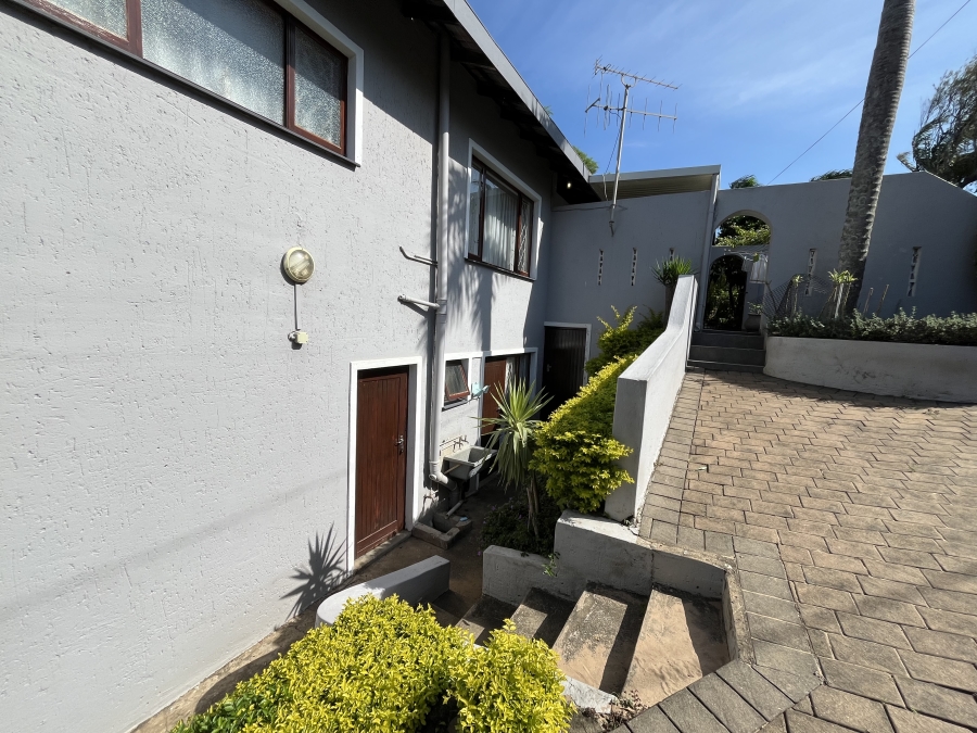 6 Bedroom Property for Sale in Manaba Beach KwaZulu-Natal