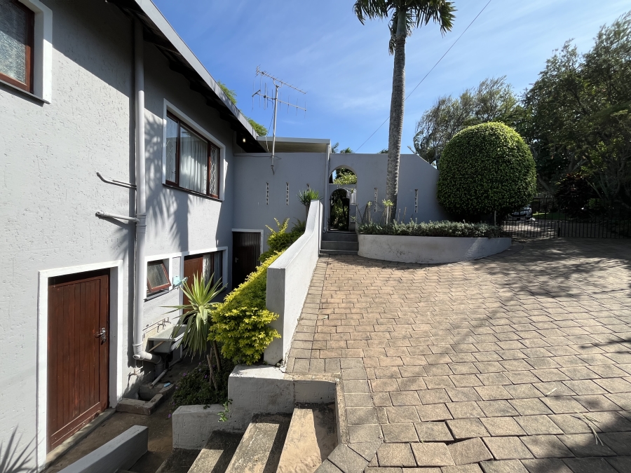 6 Bedroom Property for Sale in Manaba Beach KwaZulu-Natal