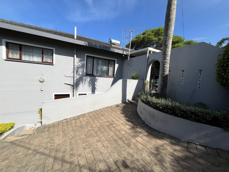 6 Bedroom Property for Sale in Manaba Beach KwaZulu-Natal