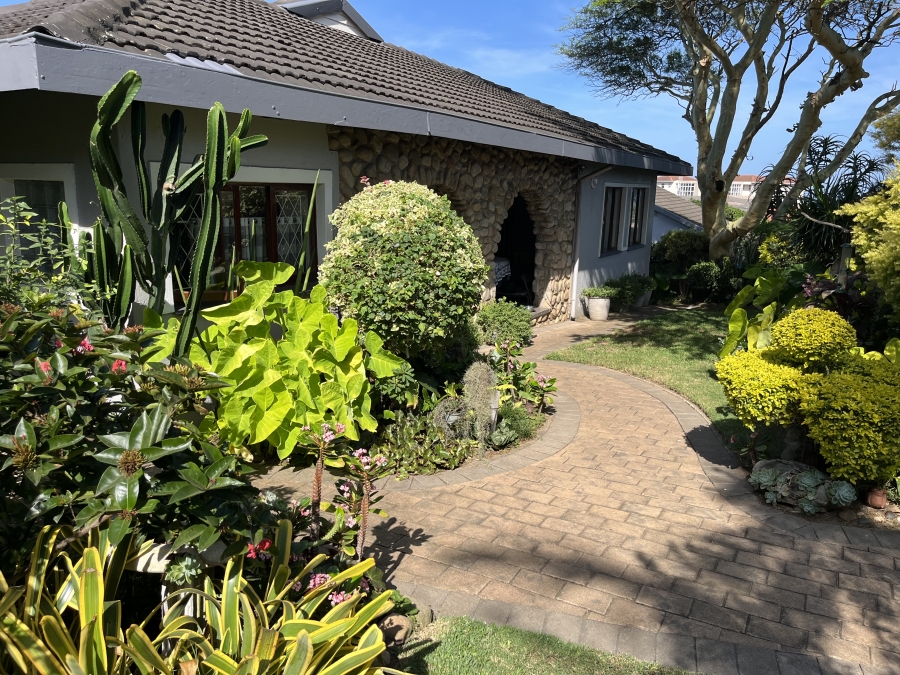 6 Bedroom Property for Sale in Manaba Beach KwaZulu-Natal