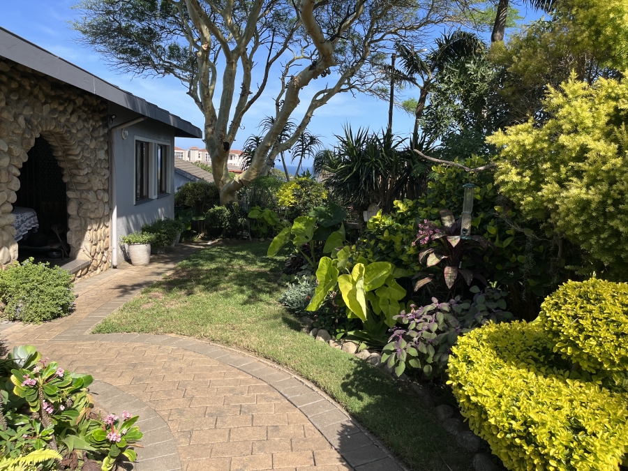 6 Bedroom Property for Sale in Manaba Beach KwaZulu-Natal