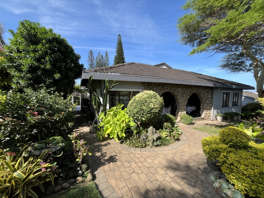 6 Bedroom Property for Sale in Manaba Beach KwaZulu-Natal