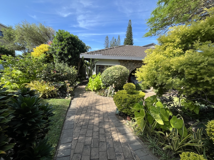 6 Bedroom Property for Sale in Manaba Beach KwaZulu-Natal