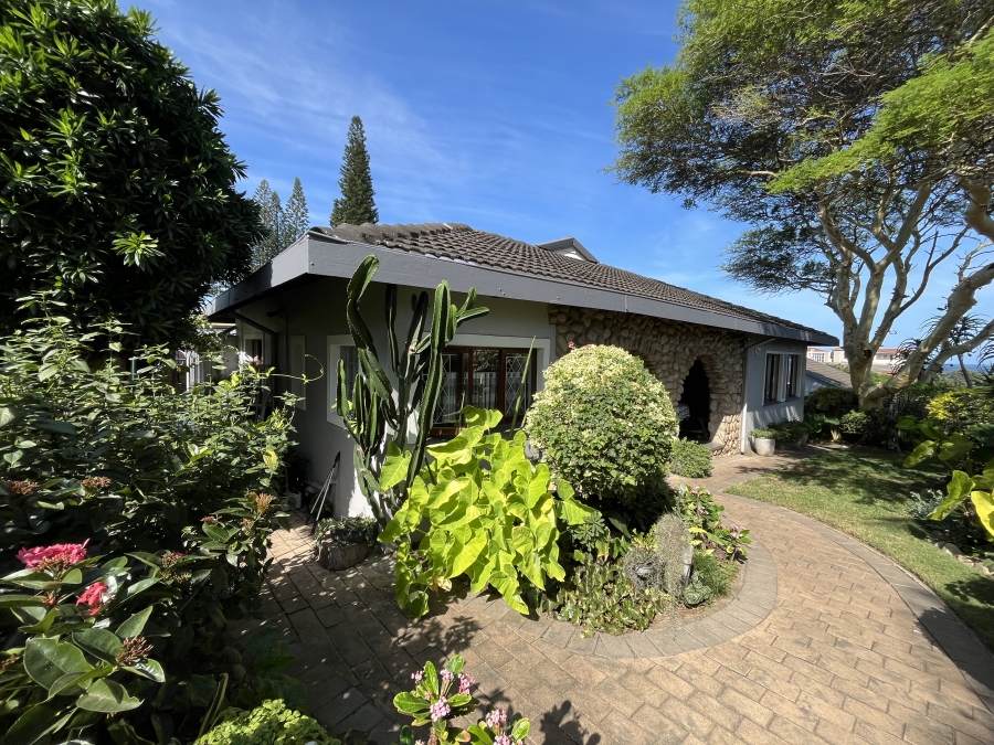 6 Bedroom Property for Sale in Manaba Beach KwaZulu-Natal