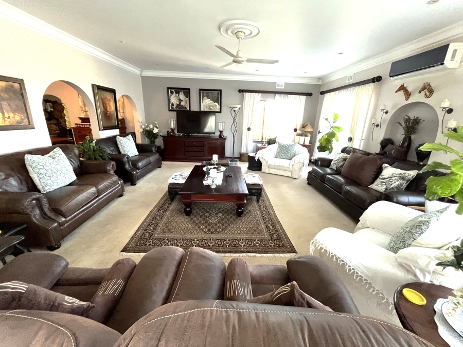 6 Bedroom Property for Sale in Manaba Beach KwaZulu-Natal