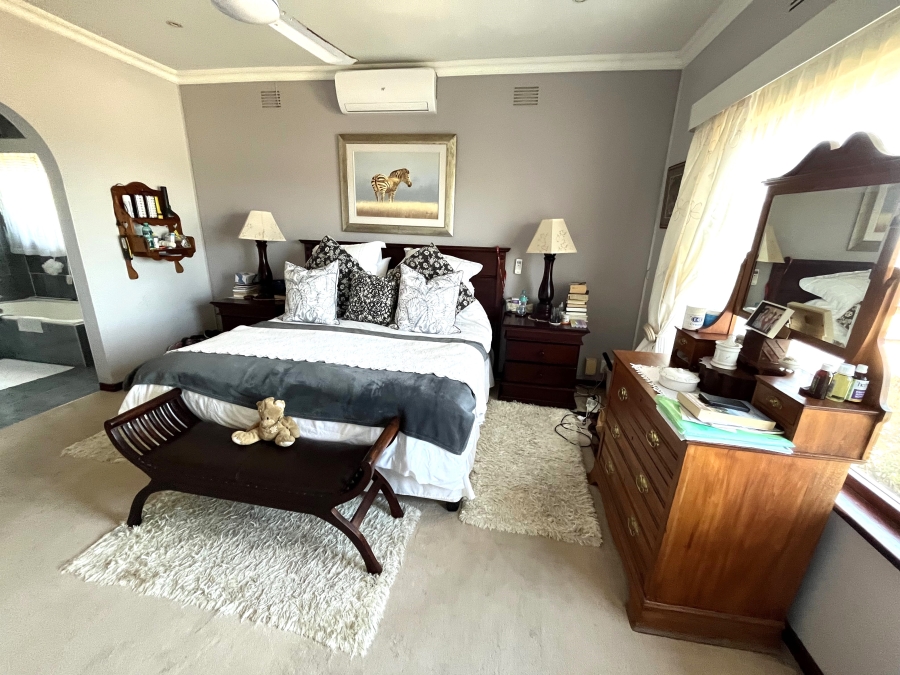 6 Bedroom Property for Sale in Manaba Beach KwaZulu-Natal