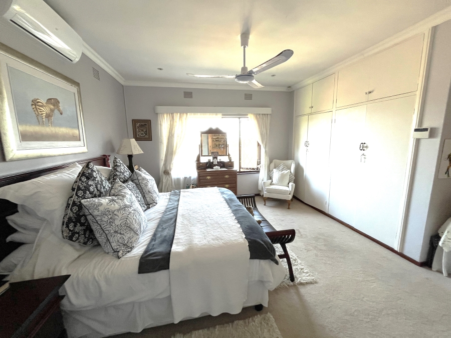 6 Bedroom Property for Sale in Manaba Beach KwaZulu-Natal