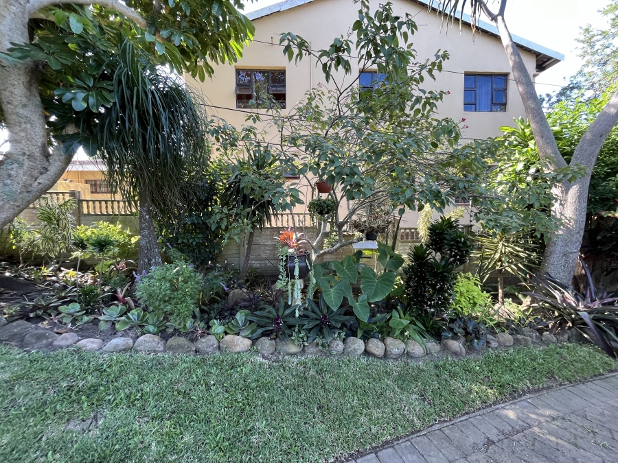 6 Bedroom Property for Sale in Manaba Beach KwaZulu-Natal