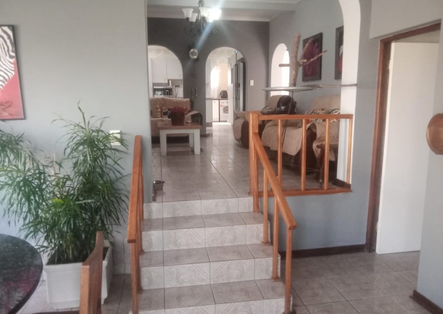 5 Bedroom Property for Sale in Uvongo KwaZulu-Natal