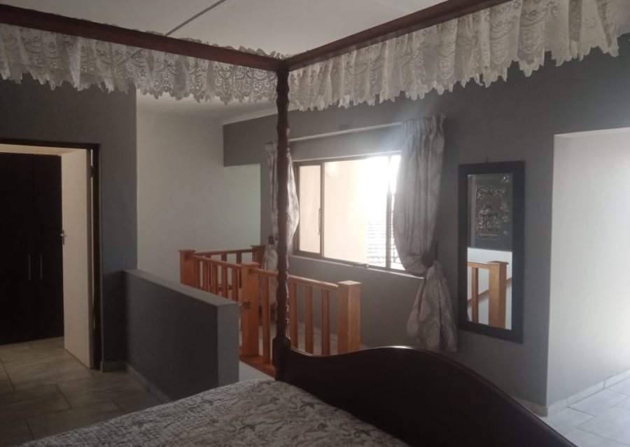 5 Bedroom Property for Sale in Uvongo KwaZulu-Natal