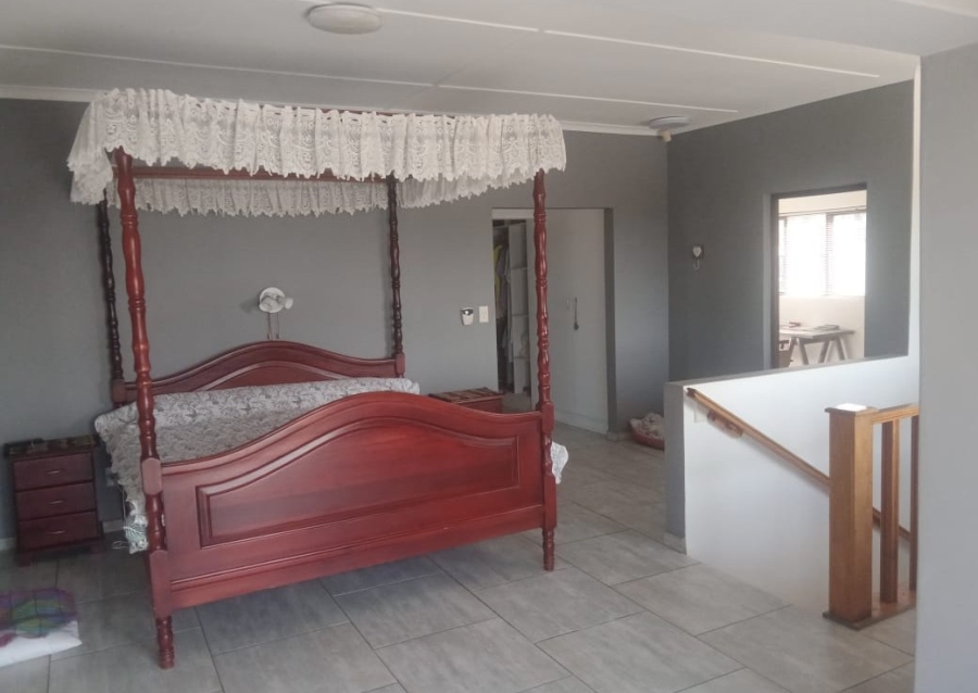 5 Bedroom Property for Sale in Uvongo KwaZulu-Natal