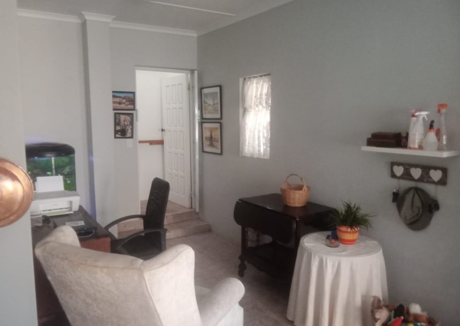 5 Bedroom Property for Sale in Uvongo KwaZulu-Natal