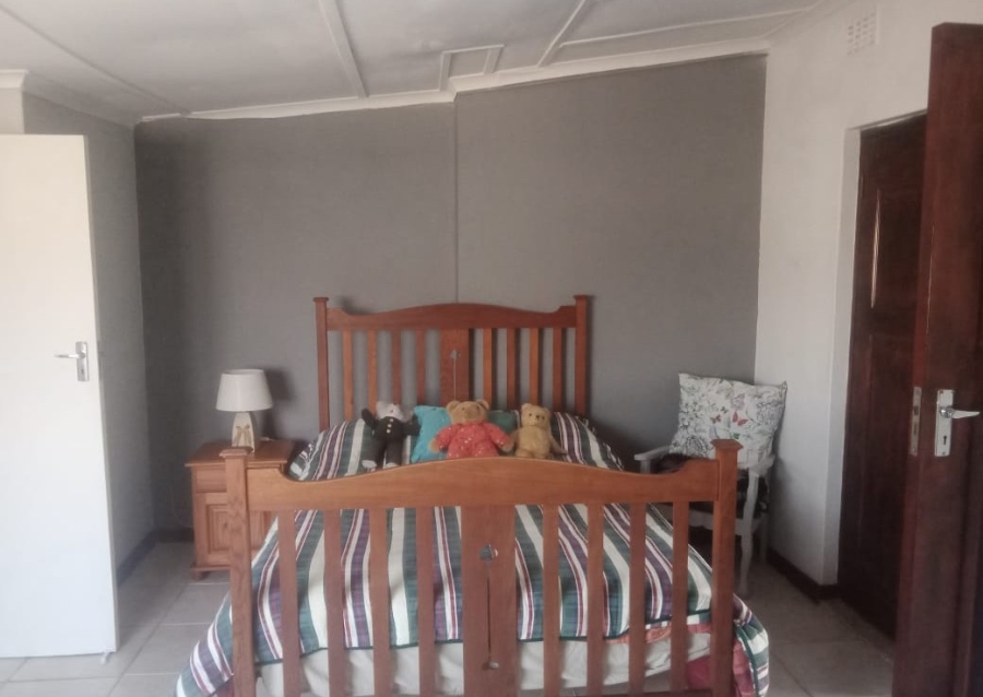 5 Bedroom Property for Sale in Uvongo KwaZulu-Natal