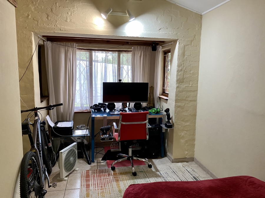 To Let 1 Bedroom Property for Rent in Kloof KwaZulu-Natal