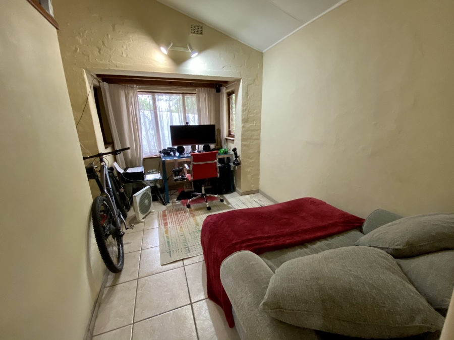 To Let 1 Bedroom Property for Rent in Kloof KwaZulu-Natal