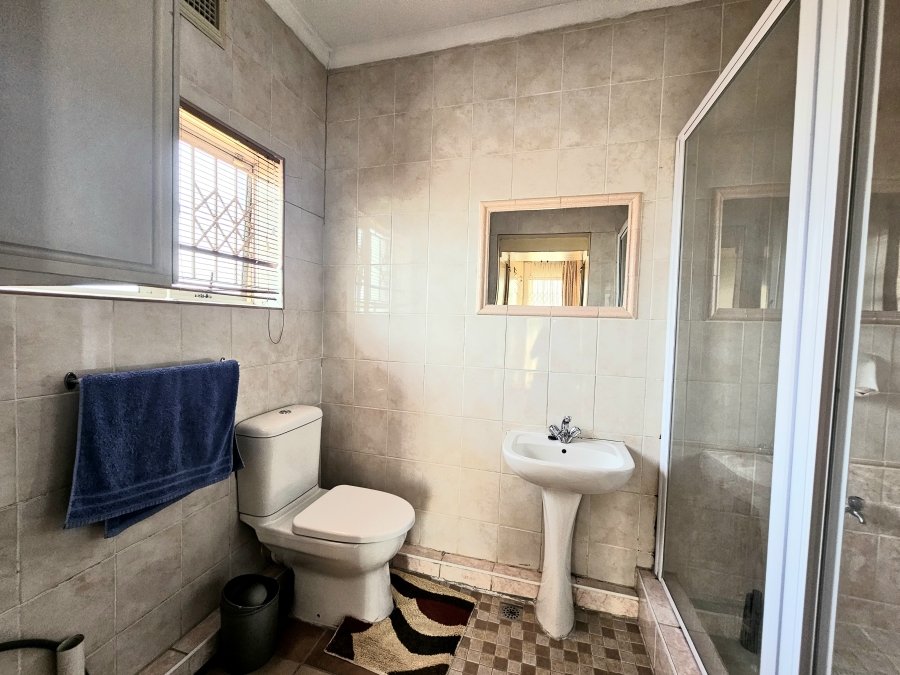 To Let 5 Bedroom Property for Rent in Woodhaven KwaZulu-Natal