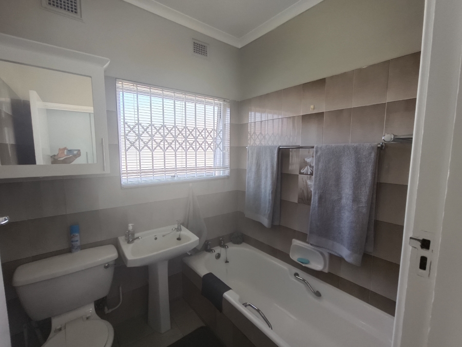 2 Bedroom Property for Sale in Uvongo Beach KwaZulu-Natal