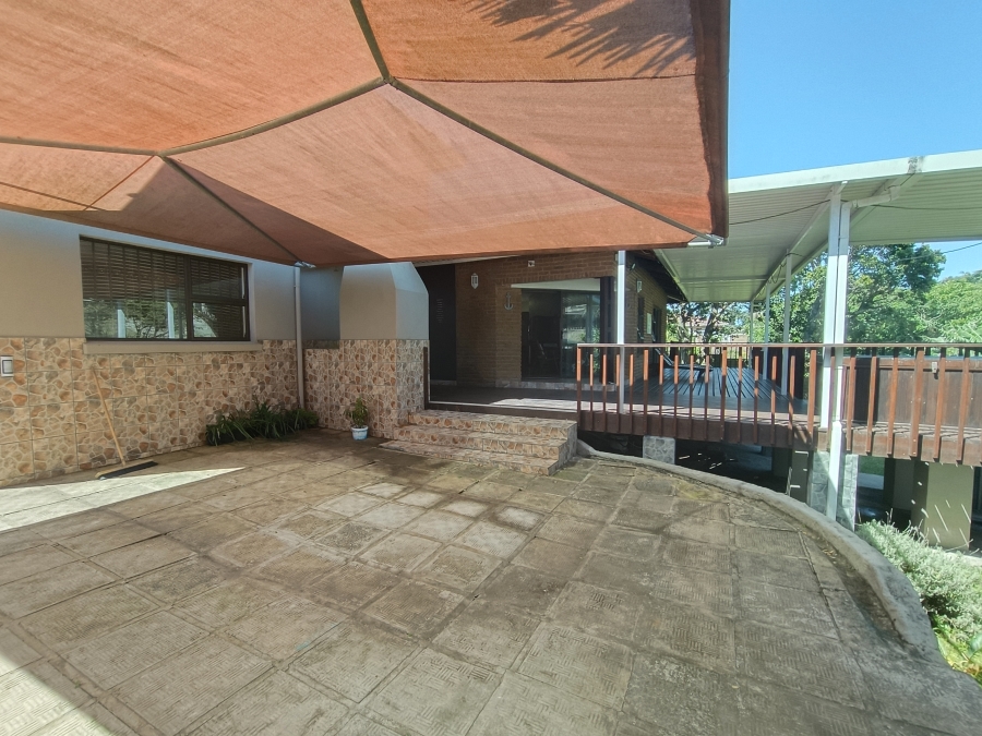 5 Bedroom Property for Sale in Leisure Bay KwaZulu-Natal