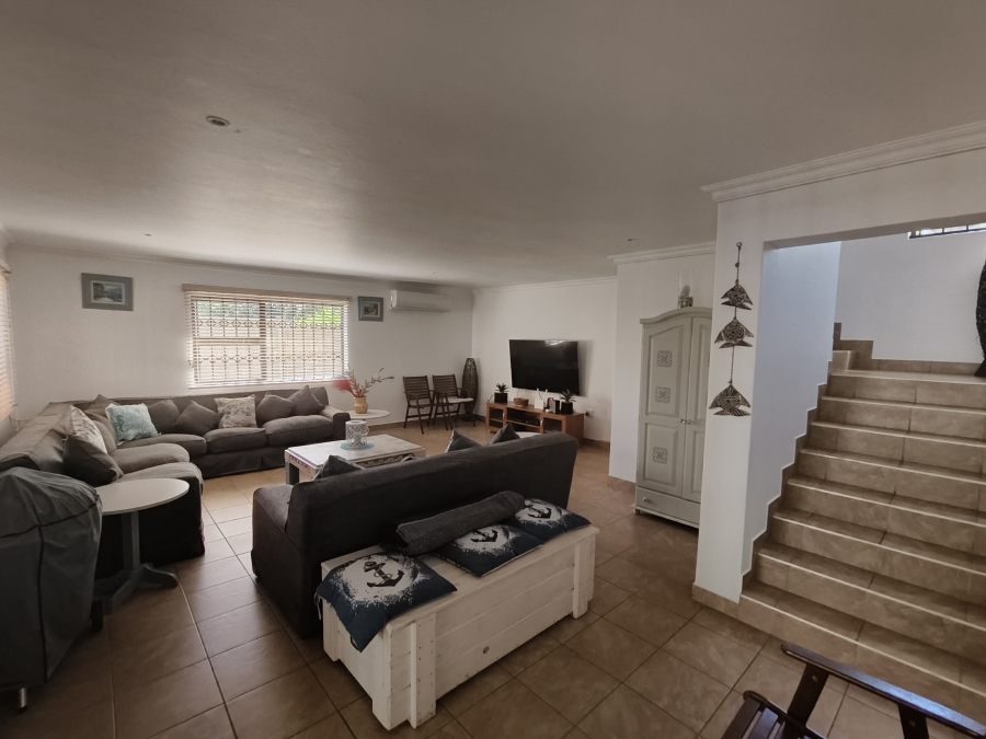 5 Bedroom Property for Sale in Leisure Bay KwaZulu-Natal