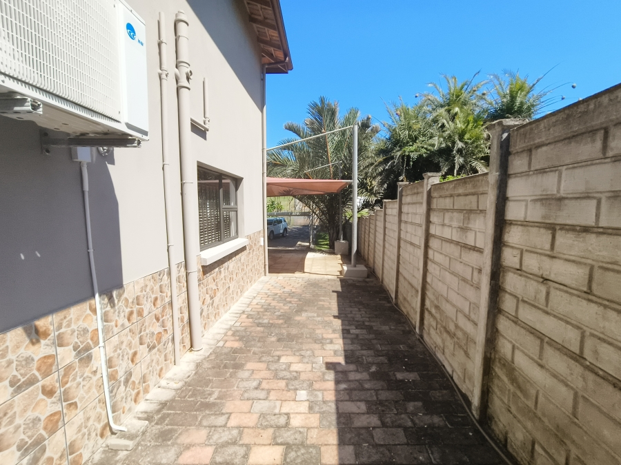 5 Bedroom Property for Sale in Leisure Bay KwaZulu-Natal