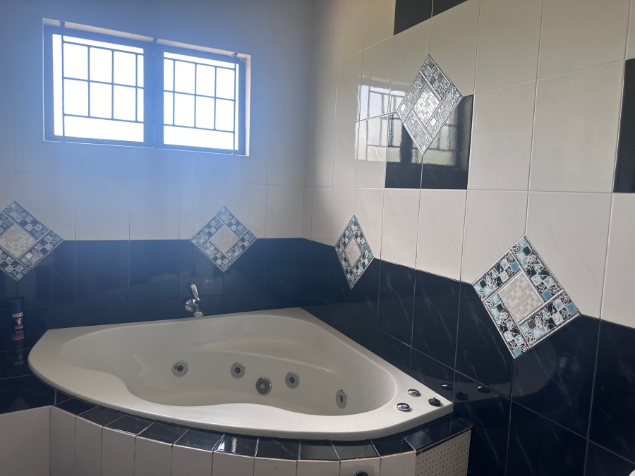 6 Bedroom Property for Sale in Wyebank KwaZulu-Natal