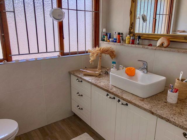 5 Bedroom Property for Sale in Manaba Beach KwaZulu-Natal